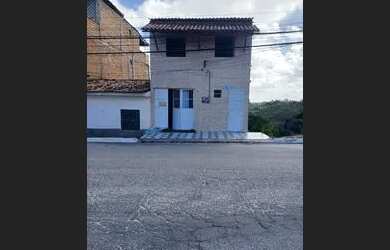 Imagem: A casa possui 2 Dormitórios, 1 Banheiro e está localizado