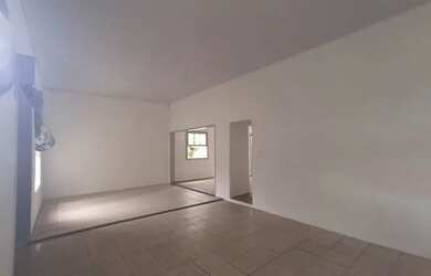 Imagem: A casa possui 1 Dormitório, 1 Banheiro e 190m² de Área e