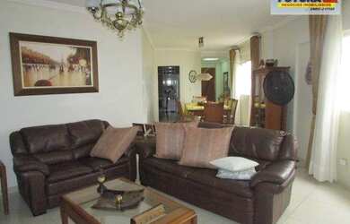 Imagem: O apartamento possui 3 Dormitórios, 1 Banheiro, 2 Vagas na