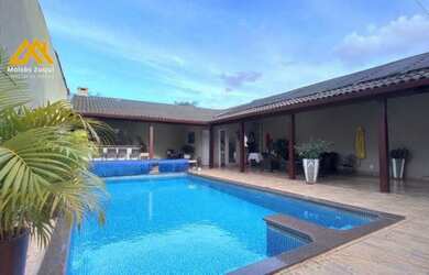 Imagem: A casa em condomínio possui 4 Dormitórios, 5 Banheiros, 4