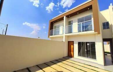 Imagem: A casa possui 3 Dormitórios, 2 Banheiros, 2 Vagas na garagem