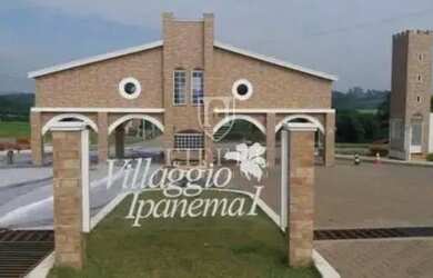 Imagem: A casa em condomínio possui 3 Dormitórios, 3 Banheiros, 2