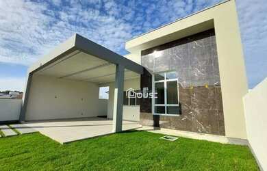 Imagem: A casa possui 3 Dormitórios, 2 Banheiros, 3 Vagas na garagem