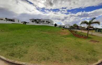 Imagem: O terreno à venda possui 410m² de Área e está localizado