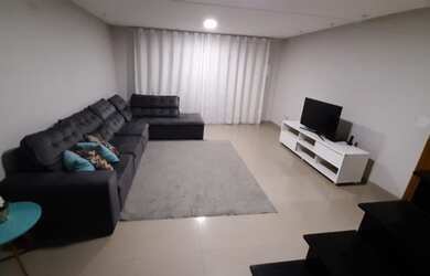 Imagem: A casa possui 4 Dormitórios, 4 Banheiros, 5 Vagas na garagem