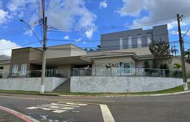 Imagem: A casa em condomínio possui 3 Dormitórios, 5 Banheiros, 4