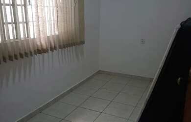 Imagem: A casa possui 3 Dormitórios, 2 Banheiros, 15.000m² de Área