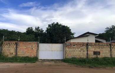 Imagem: A casa possui 1 Dormitório e 1 Banheiro e está localizado