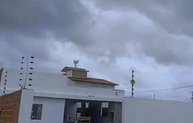 Imagem: A casa possui 3 Dormitórios, 4 Banheiros, 4 Vagas na garagem