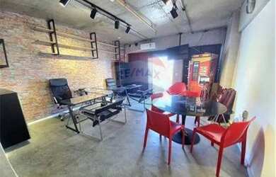 Imagem: O depósito possui 1 Vaga na garagem, 32m² de Área e está