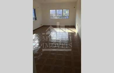 Imagem: O depósito possui 1 Vaga na garagem, 33m² de Área e está