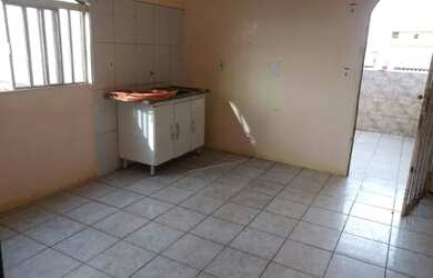 Imagem 8: Vende- se ou permuta por imóveis de menores valores sobrado com três...