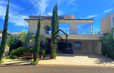 Imagem: A casa em condomínio possui 4 Dormitórios, 4 Banheiros, 5