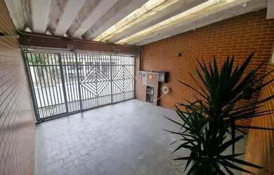 Imagem: A casa possui 3 Dormitórios, 2 Banheiros, 2 Vagas na garagem