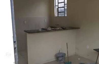 Imagem: A casa possui 2 Dormitórios, 1 Banheiro, 2 Vagas na garagem