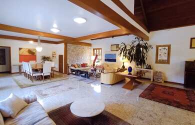 Imagem: A casa possui 5 Dormitórios, 5 Banheiros, 5 Vagas na garagem