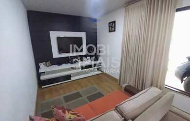 Imagem: A casa possui 2 Dormitórios, 2 Banheiros, 1 Vaga na garagem