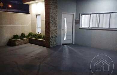 Imagem: A casa possui 2 Dormitórios, 2 Banheiros, 2 Vagas na garagem