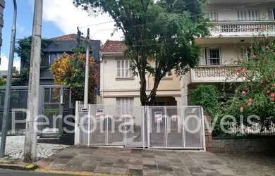 Imagem: A casa para alugar possui 4 Dormitórios, 2 Banheiros, 2 Vagas