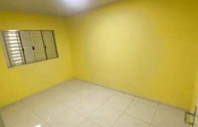 Imagem: A casa possui 1 Dormitório, 1 Banheiro, 1 Vaga na garagem e