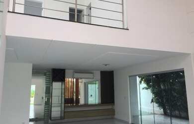 Imagem: A casa em condomínio possui 4 Dormitórios, 3 Banheiros, 2