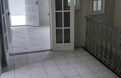 Imagem: A casa possui 2 Dormitórios, 2 Banheiros, 200m² de Área e