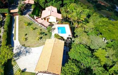 Imagem: A casa em condomínio possui 5 Dormitórios, 1 Banheiro, 4 Vagas