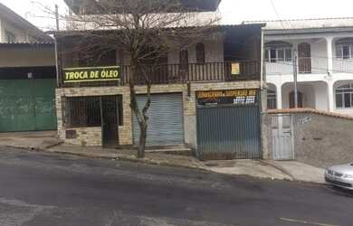 Imagem: A casa possui 5 Dormitórios, 2 Banheiros, 5 Vagas na garagem