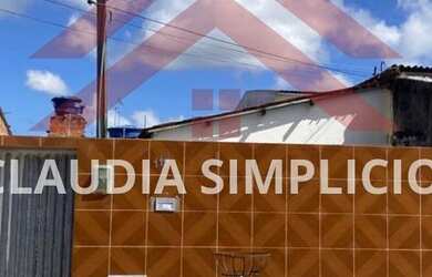 Imagem: A casa possui 1 Dormitório, 1 Banheiro, 1 Vaga na garagem