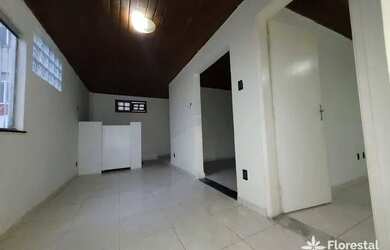 Imagem: A casa possui 2 Dormitórios, 1 Banheiro e 75m² de Área e