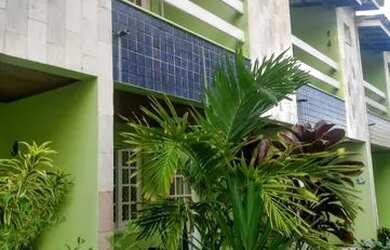 Imagem: A casa possui 2 Dormitórios, 2 Banheiros, 2 Vagas na garagem