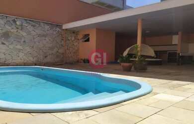 Imagem: A casa em condomínio possui 3 Dormitórios, 3 Banheiros, 4