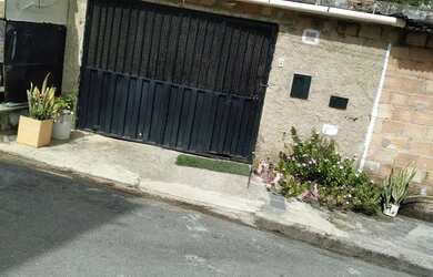 Imagem: A casa possui 1 Dormitório, 1 Banheiro, 1 Vaga na garagem