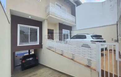 Imagem: A casa possui 4 Dormitórios, 5 Banheiros, 5 Vagas na garagem