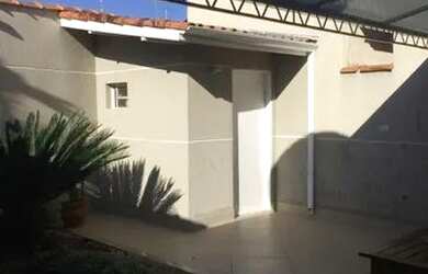 Imagem: A casa em condomínio possui 2 Dormitórios, 2 Banheiros, 90m²