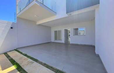 Imagem: A casa possui 2 Dormitórios, 1 Banheiro, 2 Vagas na garagem