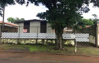 Imagem: A casa possui 2 Dormitórios, 1 Banheiro, 3 Vagas na garagem