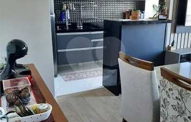 Imagem: O apartamento possui 2 Dormitórios, 1 Banheiro, 1 Vaga na garagem