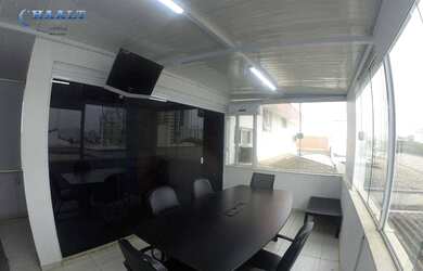 Imagem: O depósito possui 4 Vagas na garagem, 320m² de Área e está