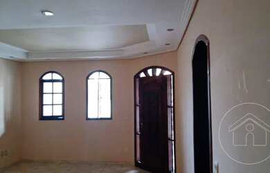 Imagem: A casa em condomínio possui 3 Dormitórios, 1 Banheiro, 2 Vagas