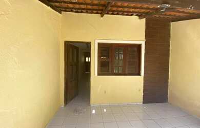 Imagem: A casa possui 2 Dormitórios, 2 Banheiros, 2 Vagas na garagem