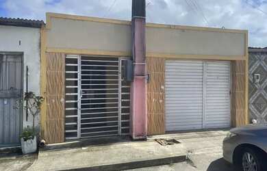 Imagem: A casa possui 2 Dormitórios, 1 Banheiro, 1 Vaga na garagem