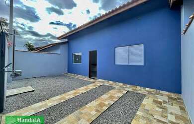 Imagem: A casa possui 2 Dormitórios, 1 Banheiro, 1 Vaga na garagem