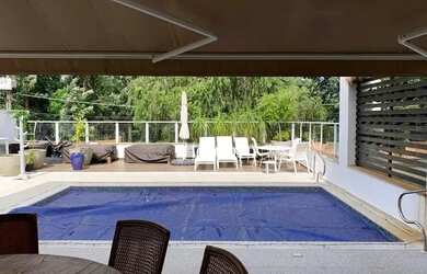 Imagem: A casa em condomínio possui 5 Dormitórios, 5 Banheiros, 5