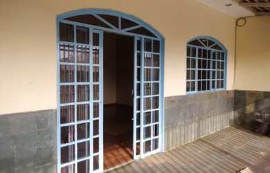 Imagem 12: Vende- se ou permuta por imóveis de menores valores sobrado com três...