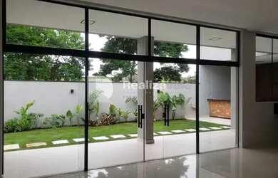 Imagem: A casa possui 3 Dormitórios, 4 Banheiros, 4 Vagas na garagem