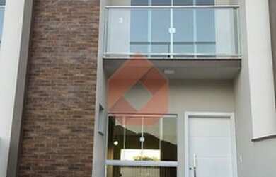 Imagem: A casa possui 2 Dormitórios, 2 Banheiros, 2 Vagas na garagem