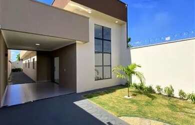 Imagem: A casa possui 4 Dormitórios e 2 Banheiros e está localizado