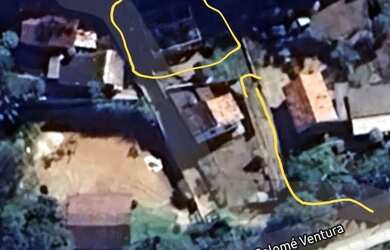 Imagem: A casa possui 2 Dormitórios, 2 Banheiros, 2 Vagas na garagem