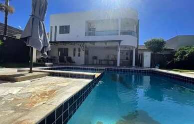 Imagem: A casa possui 3 Dormitórios, 3 Banheiros, 3 Vagas na garagem